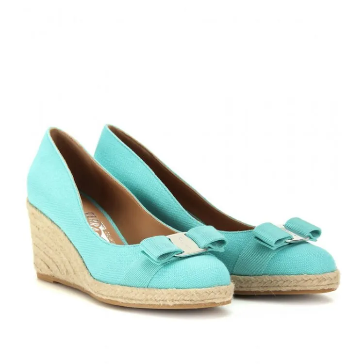 Dari Sneakers Sampai Stiletto, 8 Level Sepatu yang Akan Kamu Lewati Sebelum Mahir Berlenggak-lenggok dengan High Heel. 11
