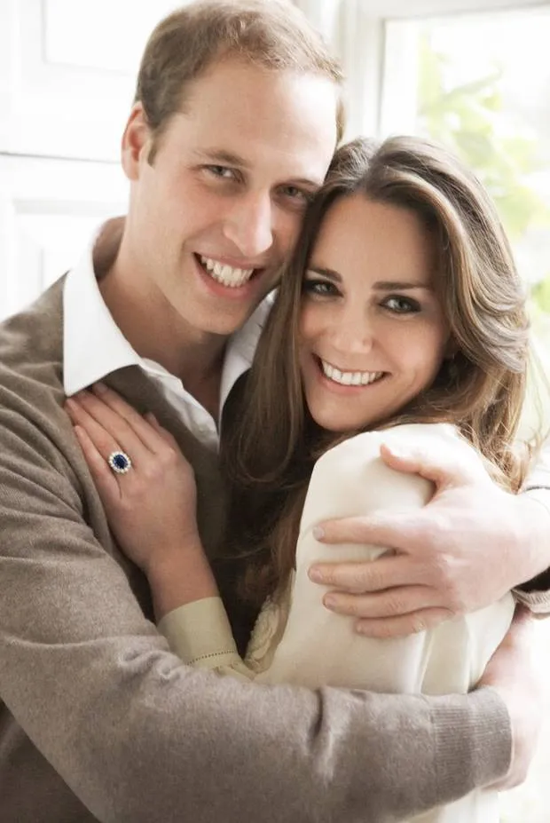 Kenapa Orang-Orang Sering Banget Update Foto Cincin Tunangan Atau Nikah di Media Sosial? Ini 6 Alasannya! 12
