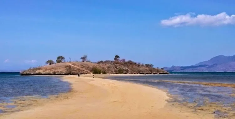 Pulau Sumbawa Punya Pesona yang Begitu Menggoda. Yakin Nggak Pengen Liburan Ke Sana Segera? 25
