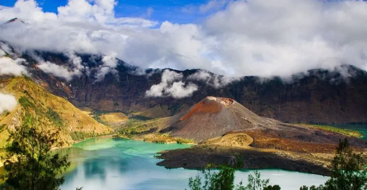 10 Gunung Terindah di Indonesia Ini Begitu Mempesona! Sudahkah Kamu Menjamah Puncaknya? 20