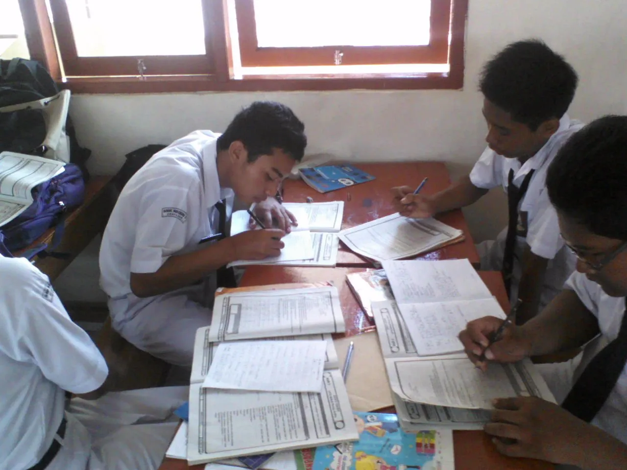 Mulai Dari Guru Galak Sampai Naksir Kakak Kelas, 15 Hal Ini yang Ngga Akan Pernah Kamu Lupakan Di Masa SMA 23