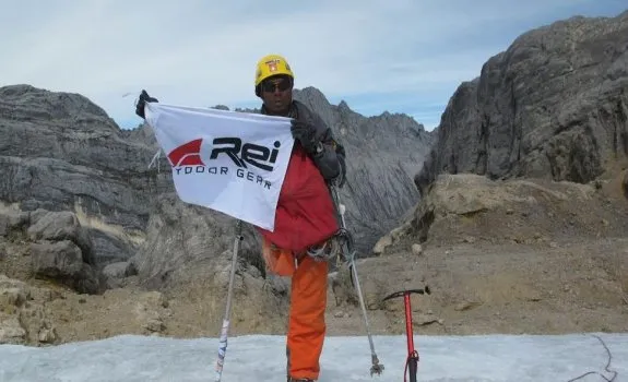 Inspirasi Buat Kamu Para Pendaki. Sabar Gorky, Tunadaksa yang Mampu Taklukkan Puncak-Puncak Tertinggi Dunia! 8