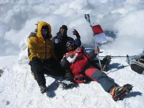Inspirasi Buat Kamu Para Pendaki. Sabar Gorky, Tunadaksa yang Mampu Taklukkan Puncak-Puncak Tertinggi Dunia! 11