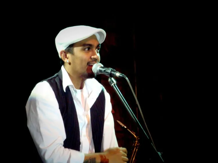 10 Lagu Buat Kamu yang Ditinggal Nikah Mantan atau Gebetan 11