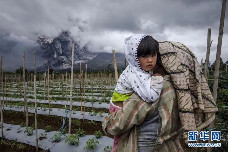 Inilah 12 Foto Traveling Terbaik Hasil Bidikan Fotografer dengan Latar Budaya dan Alam Indonesia. Mana yang Kamu Suka? 21