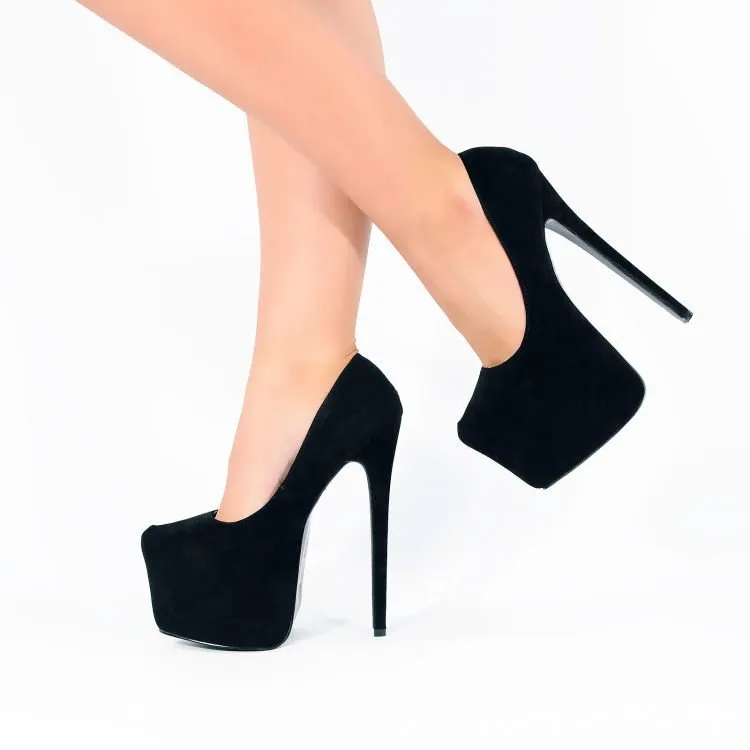 Dari Sneakers Sampai Stiletto, 8 Level Sepatu yang Akan Kamu Lewati Sebelum Mahir Berlenggak-lenggok dengan High Heel. 15