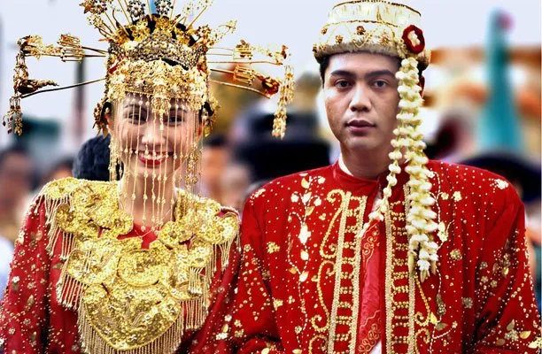 12 Inspirasi Busana Pengantin Tradisional, Membuat Kita Makin Cinta Sama Indonesia 21