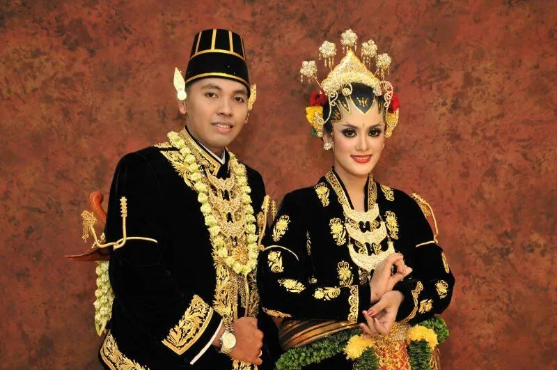 12 Inspirasi Busana Pengantin Tradisional, Membuat Kita Makin Cinta Sama Indonesia 15