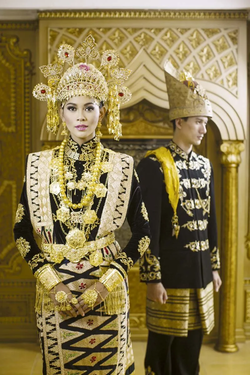 12 Inspirasi Busana Pengantin Tradisional, Membuat Kita Makin Cinta Sama Indonesia 28