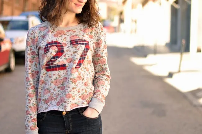 Mari Menikmati Musim Hujan Yang Dingin nan Romantis, Dengan 8 Mix and Match Sweater Cantik Ini. 21