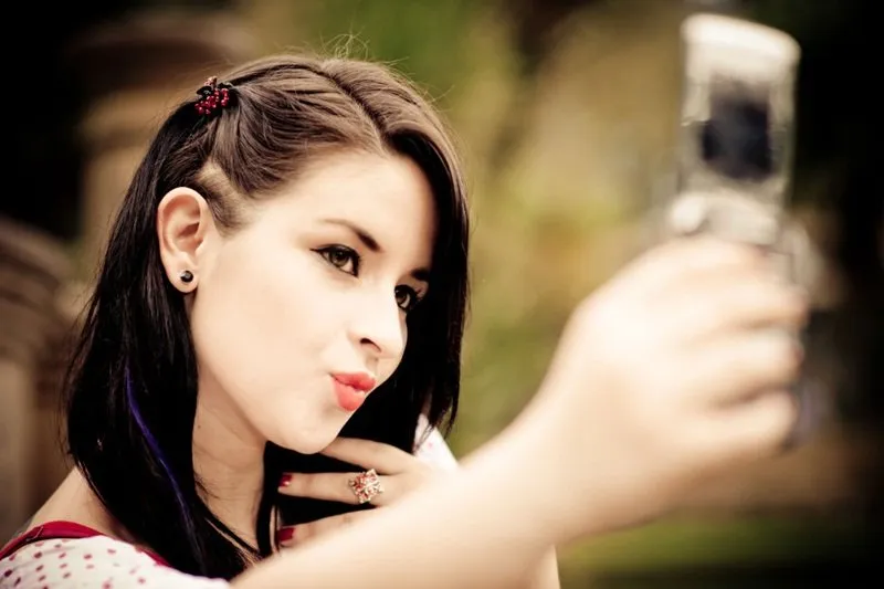 Tips Selfie Anti Pipi Chubby. Supaya Hasil Fotomu Nggak Gitu-Gitu Aja. 8
