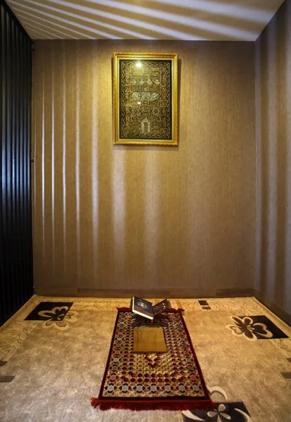 Agar Ibadahmu Lebih Khusyuk Lagi, Terapkan 10 Inspirasi Desain Ruang Ibadah Untuk Rumah Masa Depanmu Nanti 11