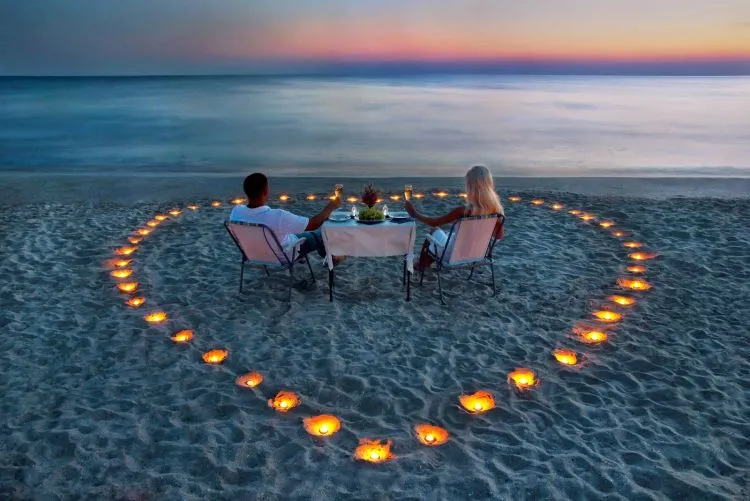 Untuk Pria yang Ingin Hidup Bersama Wanitamu dalam Ikatan Halal, 10 Tipe Lamaran Romantis Seperti Ini Lho yang Dibayangkan si Dia 11
