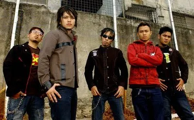 21 Lagu yang Pernah Mengisi Harimu Ini Tetap Enak Kok Untuk Didengarkan. Asyik Juga Buat Playlist Karaokean! 38