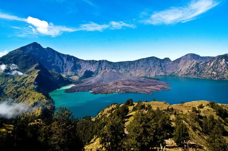 Mitos dan Legenda Bikin Destinasi Wisata Kian Memesona. Nah, Kamu Percaya atau Cuek Aja? 13