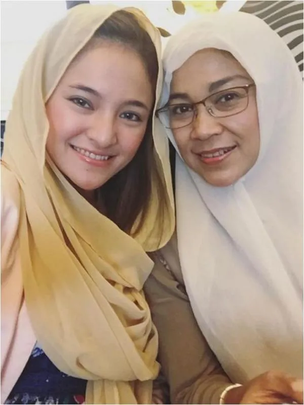 7 Artis yang Sempat Punya Masalah Serius dengan Ibunya. Jangan Ditiru Ya, Guys 12