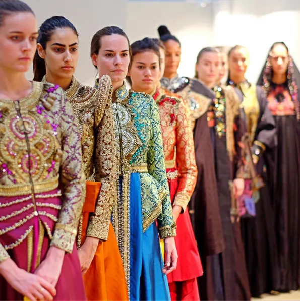 8 Style Fleksibel Ala Dian Pelangi: Cewek Yang Tidak Berhijab pun Wajib Menyimak! 14