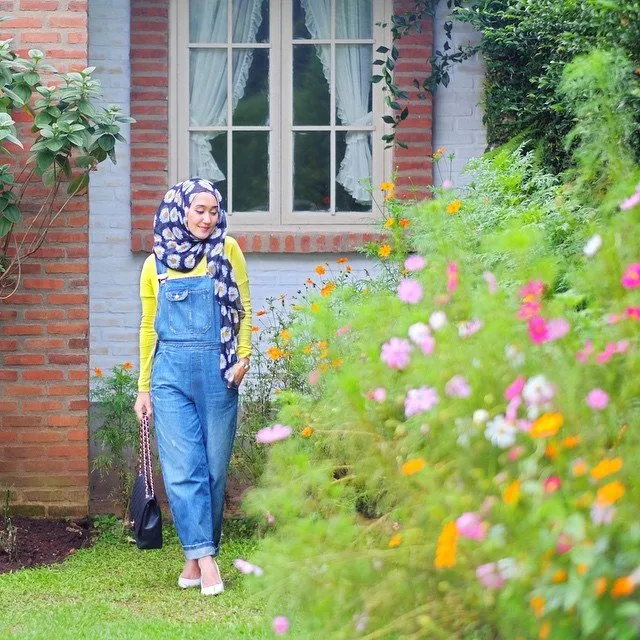 8 Style Fleksibel Ala Dian Pelangi: Cewek Yang Tidak Berhijab pun Wajib Menyimak! 17