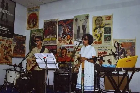 Buat Kamu yang Sedang Menunggu Dilamar, 8 Lagu Ini Bikin Kamu Makin Hilang Sabar 15