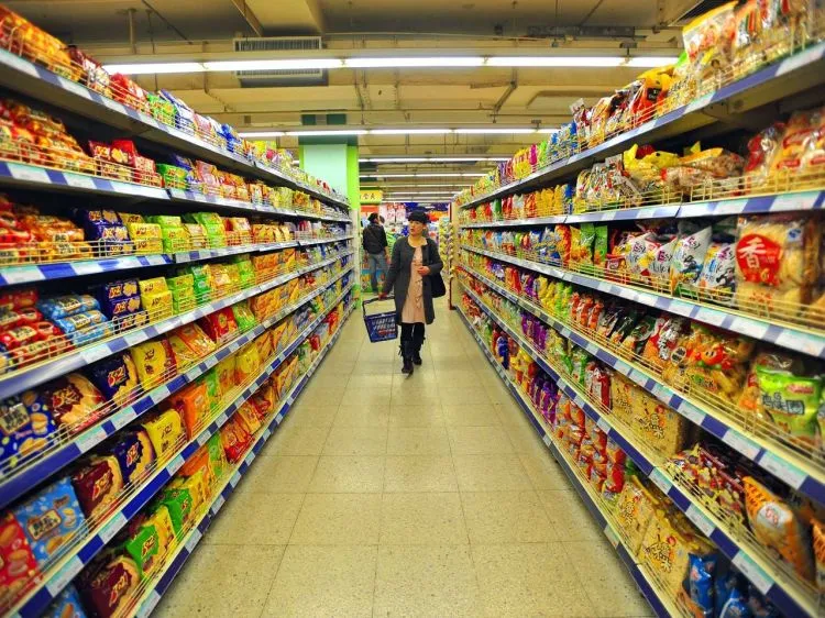 Karena Rezeki Mereka Adalah Bahagia Kita. Daripada Belanja di Supermarket, Kenapa Nggak Pilih Warung Tetangga Aja? 7