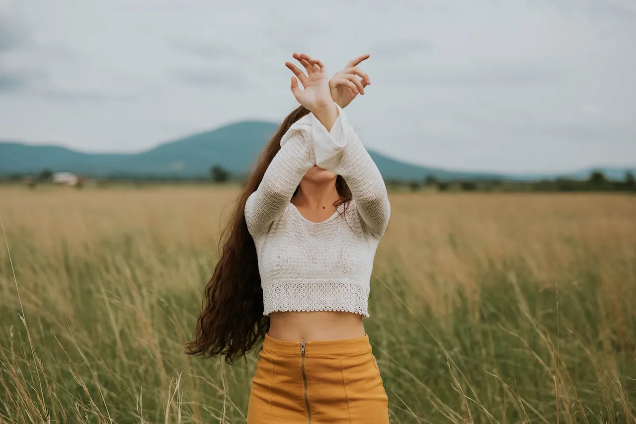 Tuhan, Bila Cinta Ini Memang Tak Bisa Kau Satukan, Mengapa Perasaan ini Masih Kau Biarkan Bersemayam? 10