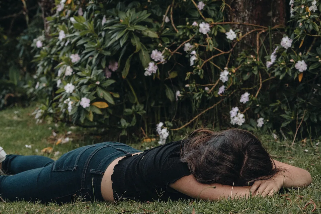 Tuhan, Bila Cinta Ini Memang Tak Bisa Kau Satukan, Mengapa Perasaan ini Masih Kau Biarkan Bersemayam? 13
