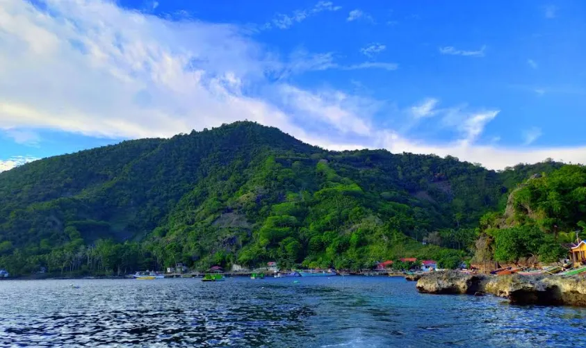 10 Pantai Terindah di Indonesia yang Begitu Syahdu. Kamu Wajib Mengunjungi Setidaknya Sekali Seumur Hidupmu! 12 keindahan pantai olele