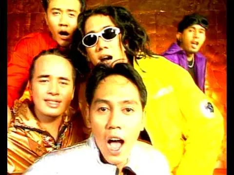 21 Lagu yang Pernah Mengisi Harimu Ini Tetap Enak Kok Untuk Didengarkan. Asyik Juga Buat Playlist Karaokean! 24