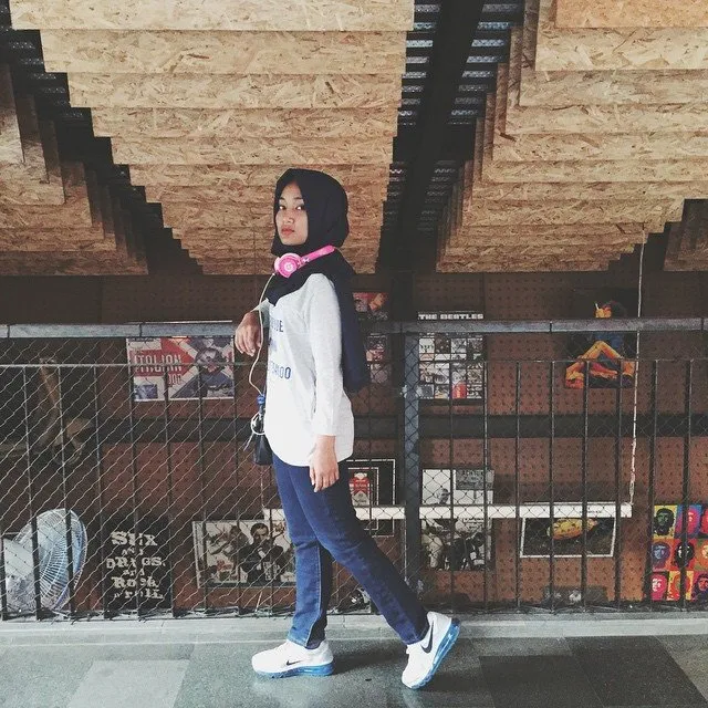 10 Gaya Hijab Fatin Shidqia Untukmu Yang Bertubuh Mungil, Biar Makin Kece. 15