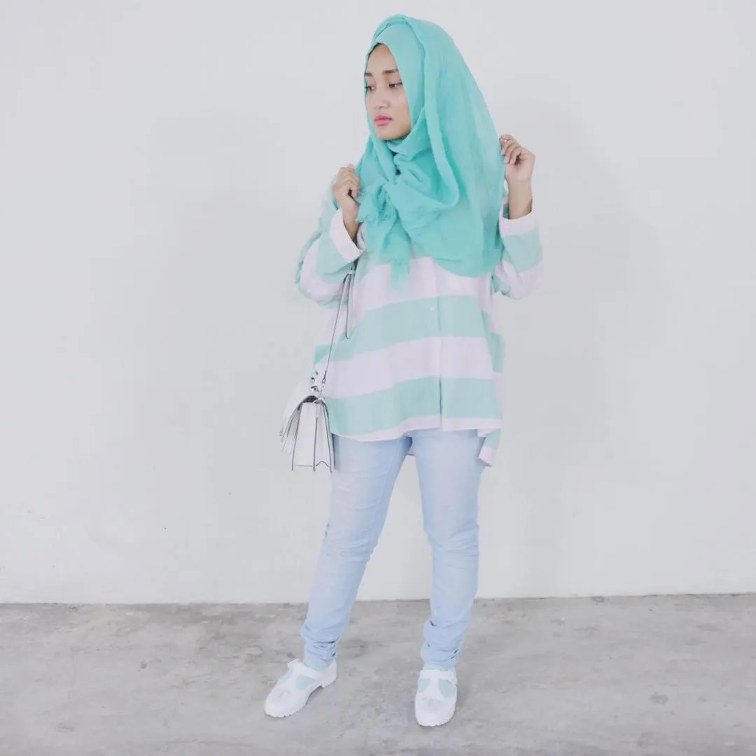 10 Gaya Hijab Fatin Shidqia Untukmu Yang Bertubuh Mungil, Biar Makin Kece. 17