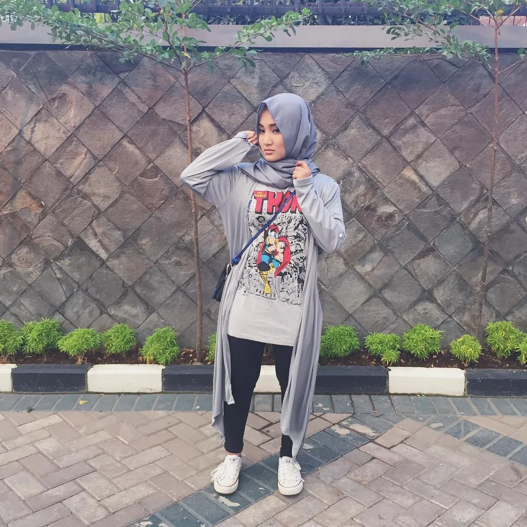 10 Gaya Hijab Fatin Shidqia Untukmu Yang Bertubuh Mungil, Biar Makin Kece. 14