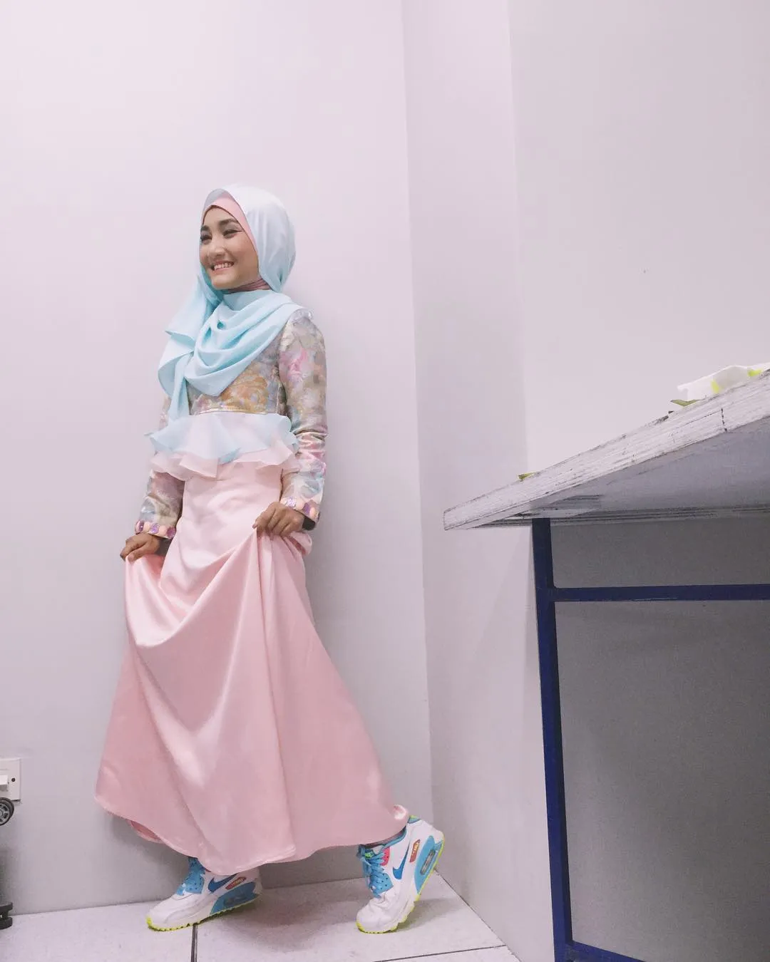 10 Gaya Hijab Fatin Shidqia Untukmu Yang Bertubuh Mungil, Biar Makin Kece. 12