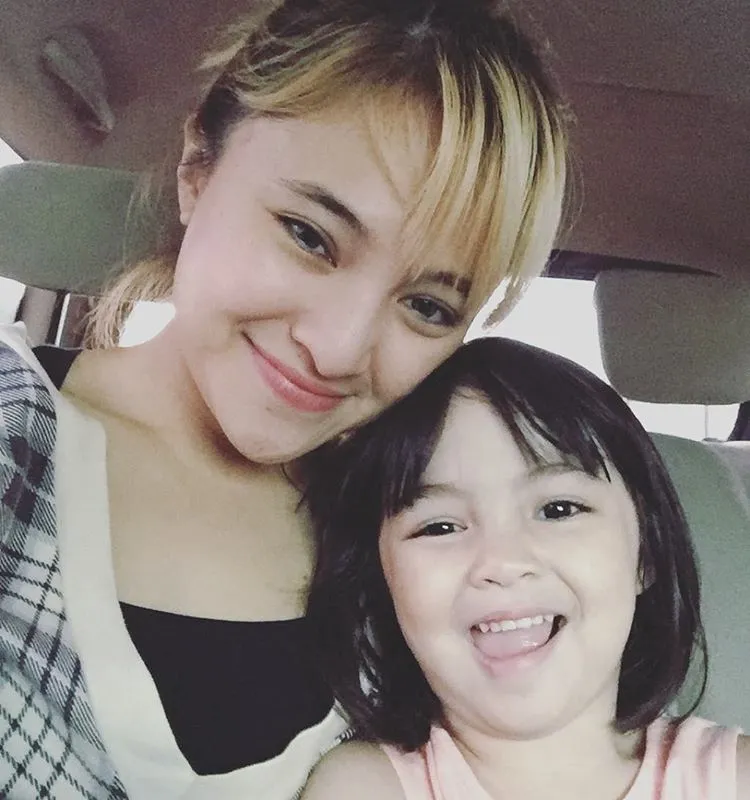 13 Foto yang Menggambarkan Kedekatan Marshanda Dengan Irwan, Papa Kandungnya 22