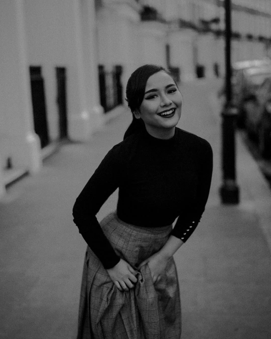 10 Inspirasi Gaya Gita Gutawa Dari Gaya Casual Nan Sederhana Hingga Vintage Yang Anggun. 15