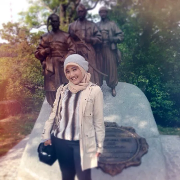 10 Gaya Hijab Fatin Shidqia Untukmu Yang Bertubuh Mungil, Biar Makin Kece. 20