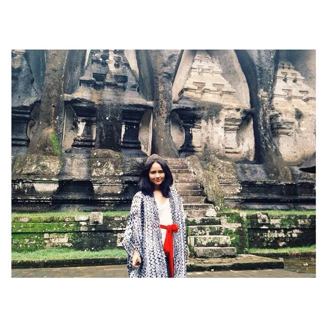 10 Inspirasi Gaya Gita Gutawa Dari Gaya Casual Nan Sederhana Hingga Vintage Yang Anggun. 13