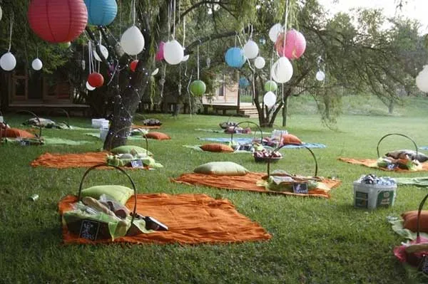 Jika Kamu dan Dia Ingin Resepsi Pernikahan Yang Santai dan Berkesan, Picnic Wedding Mungkin Bisa Jadi Pilihan. 19