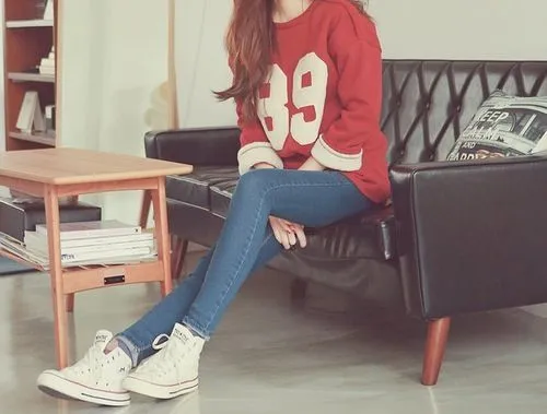 Pakai Jeans Memang Bikin Bebas Bergerak. Ini Curhatan Kamu yang Kemana-mana Sukanya Pakai Jeans 17