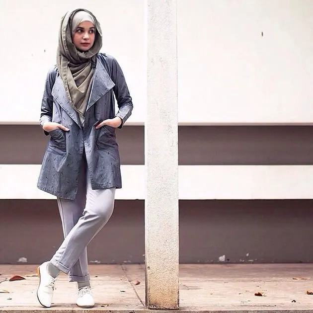7 Alasan Kamu Tetap Setia Sama Hijab Segi Empat Sederhana, Walau Hijab Udah Banyak Modelnya 12