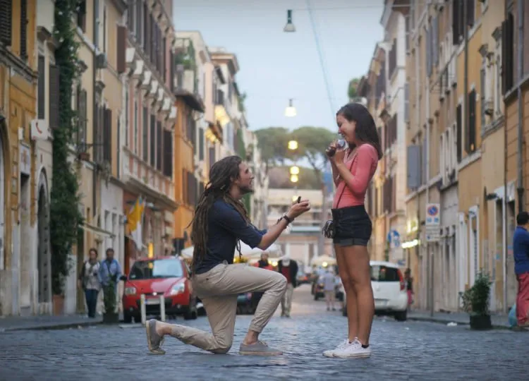 Untuk Pria yang Ingin Hidup Bersama Wanitamu dalam Ikatan Halal, 10 Tipe Lamaran Romantis Seperti Ini Lho yang Dibayangkan si Dia 12