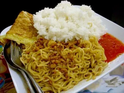 Katanya Belum Makan Kalau Ngga Pake Nasi. 7 Hal Ini yang Sering Kamu Rasa Jadi Orang Doyan Nasi 13
