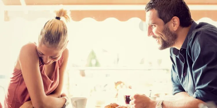 Dia Flirting Atau Cuma Baik Aja? Cari Tahu dari 8 Kalimat Ini, Sebelum Baper Sendiri! 13