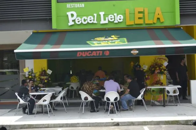 makan lele di Malaysia~