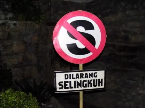 Rambu dan Plang Lucu yang Sering Kamu Temui di Pinggir Jalan. Bikin Ketawa Bahagia, Deh! 27