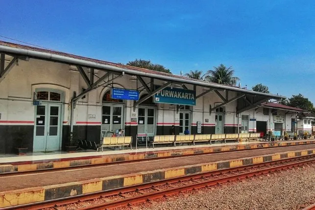 Dari Wanita Cantik Hingga Suara Tangis, Inilah Stasiun-stasiun di Indonesia yang Punya Cerita Mistis! 9