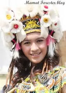 gadis dayak