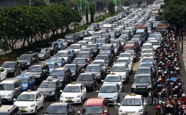 Dari Penumpang Setia Busway, Buat Pengguna Mobil Pribadi yang Hobi Serobot Jalur Kami! 6