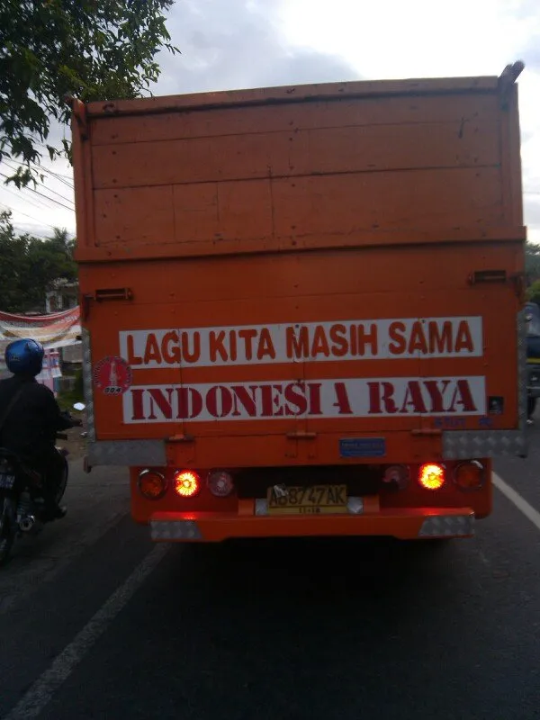19 Ragam Tulisan Absurd di Truk yang Dijamin Bikin Ketawa Ngakak 37
