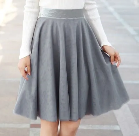 7 Gaya Cantik Dengan Rok Ini Bakal Bikin Kamu Rela Pakai Rok Sehari-Hari 11