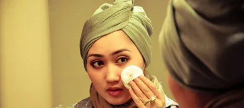 Bingung Make Up yang Pas Buat Pergi Kondangan? Tenang, 11 Tips Ini Bisa Kamu Praktikkan! 16
